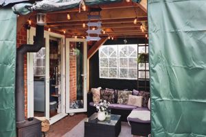 HIGH STREET- click for photo gallery